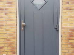 außenaufgehende Haustür