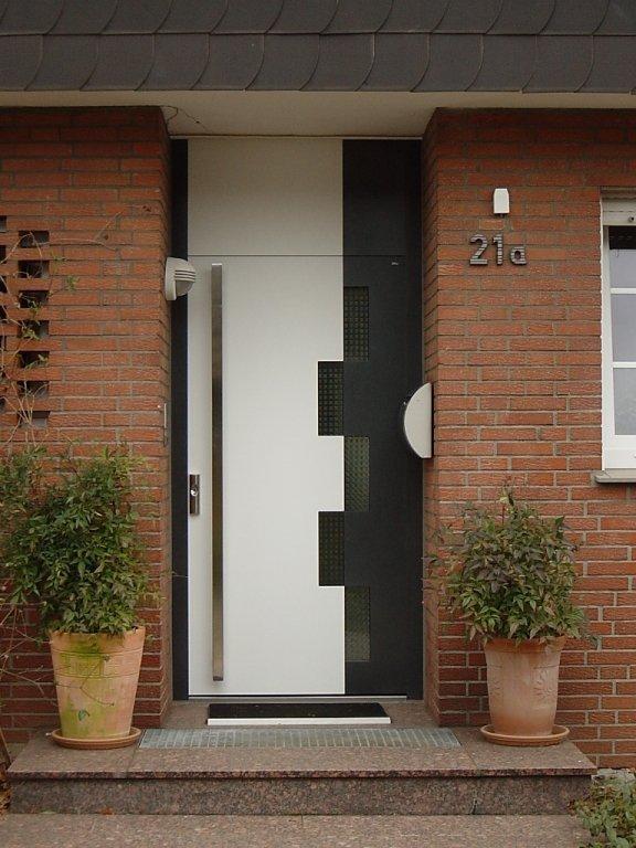 Haustür weiß-schwarz
