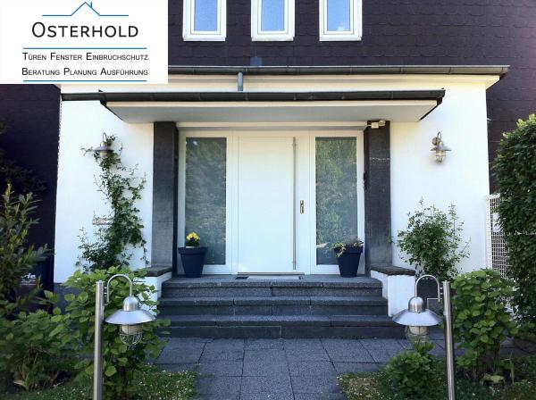 Aluminium-Haustür in weiß mit Seitenteilen