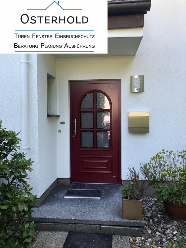 Haustür in purpurrot