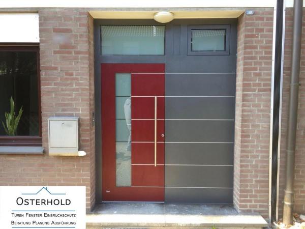 Haustür mit Seitenteil als Wandverkleidung