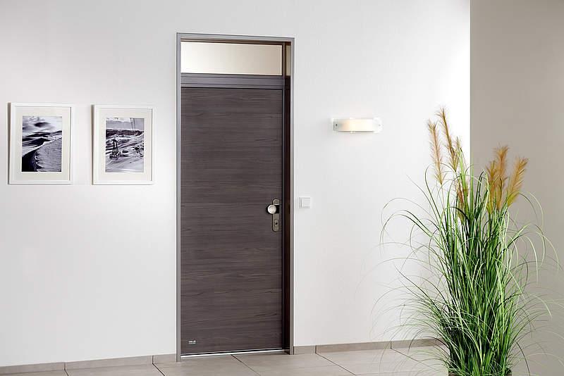 Wohnungseingangstür dunkel Holzoptik