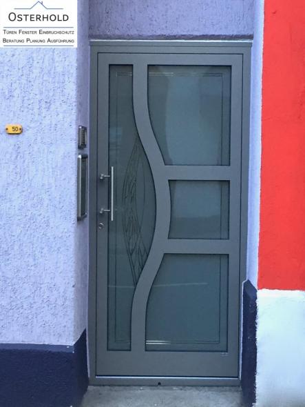 Haustür mit Aluminium-Sprossensatz und gebogener Sprosse