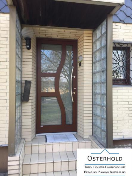 Haustür mit gebogener Sprosse