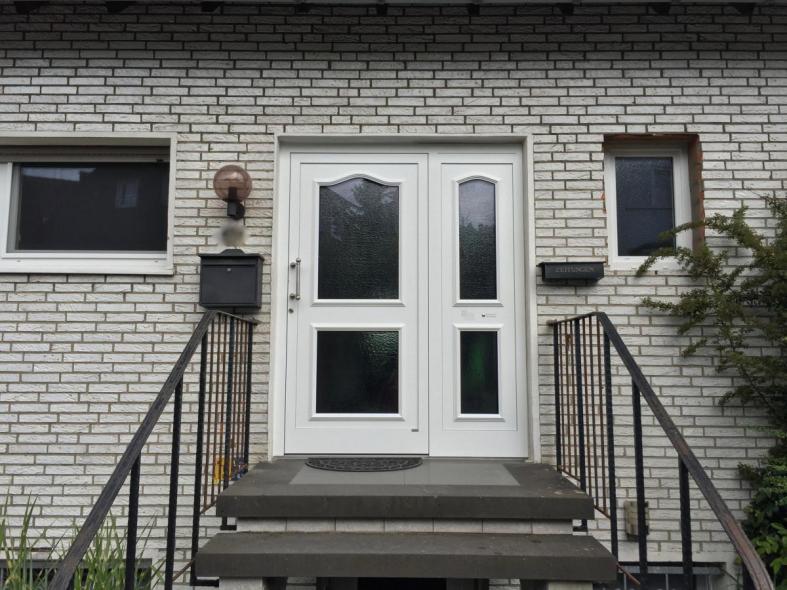 Haustür 5046 mit Seitenteil + Fenster