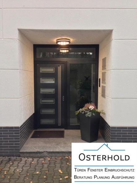 Haustür mit Seitenteil und Oberlicht