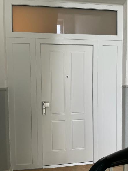 Wohnungseingangstür im Altbau